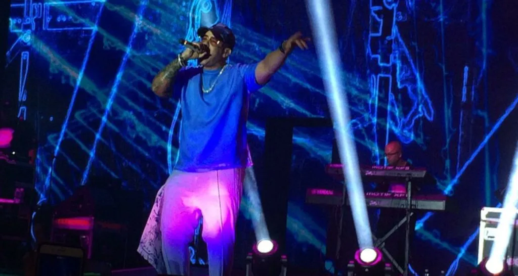 Daddy Yankee singing at concert