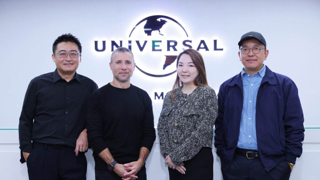 Universal China execs at iQiyi event