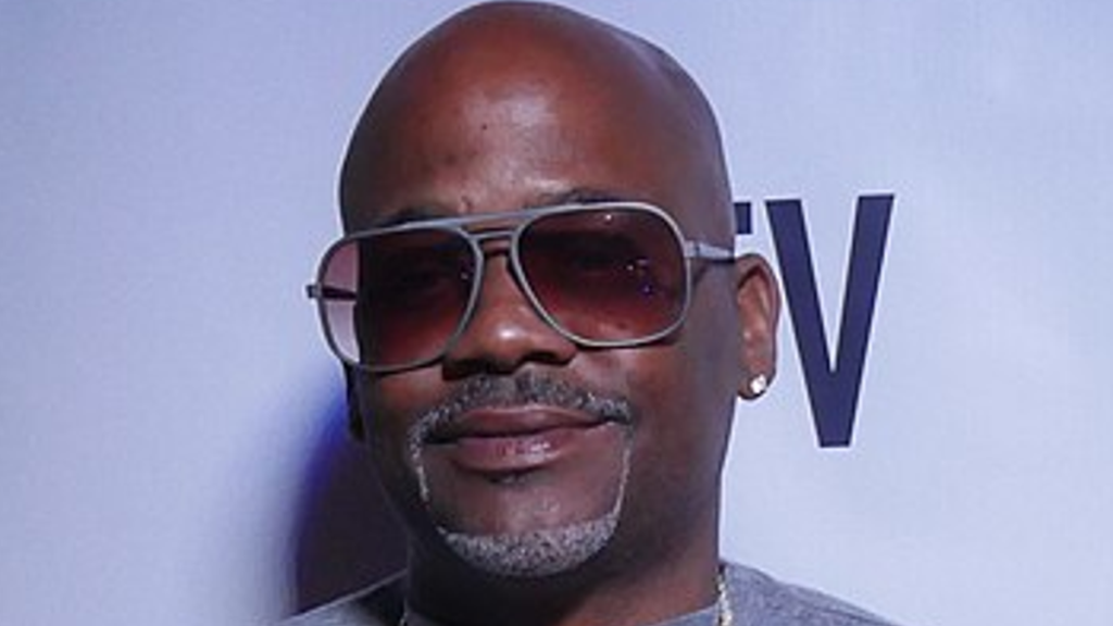 Damon Dash wearing sunglasses