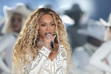 Beyonce performing live, microphone in hand