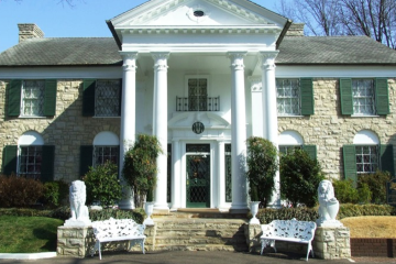 Graceland mansion at night view